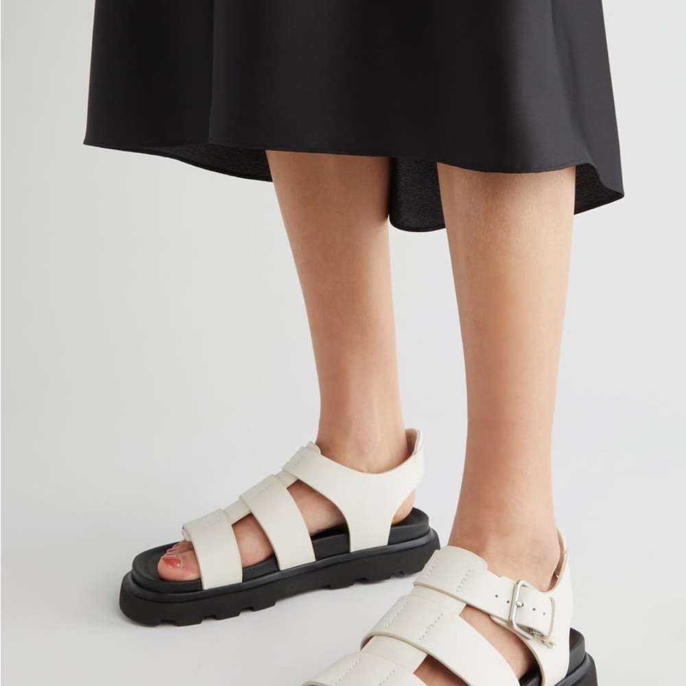 UGG Capitelle Strap